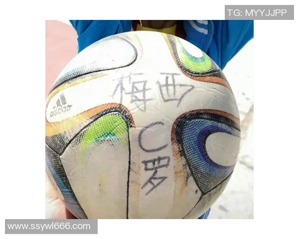 足球巨星亲笔签名照揭幕 球迷与偶像零距离互动瞬间珍藏